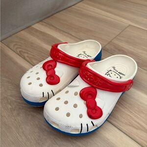 Hello Kitty Crocs